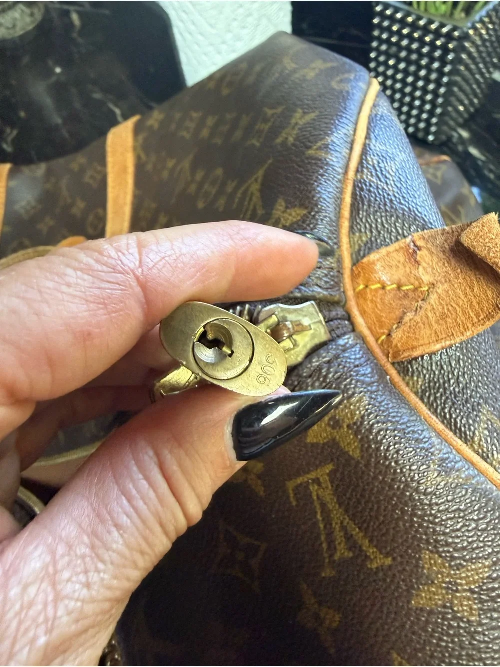 Authentic LOUIS VUITTON large duffel bag traveler tote w/ luggage tag lock